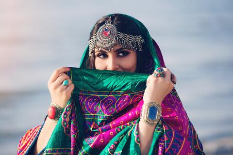 Make Perfect Bohemian Look with Henna Artist Pavan Dhanjal