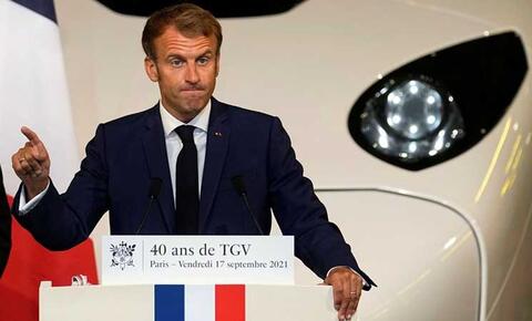 ماكرون يطلب الصفح من جزائريين قاتلوا مع الجيش الفرنسي