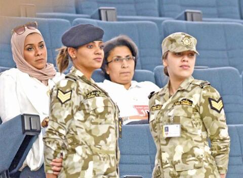 الكويتيات يلتحقن بـ الجيش
