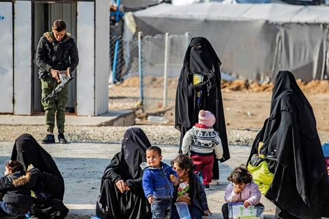 ISIS Bride Says 'Sorry', Pleads to The UK Cabinet to Return With Her Kids 