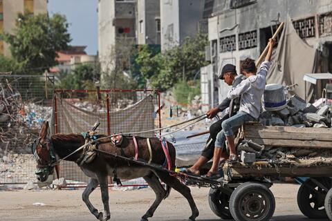 Qatar Distributes Aid Money to 1000s of Families in Gaza
