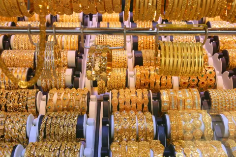 الارتفاع رفيق أسعار الذهب في الإمارات اليوم