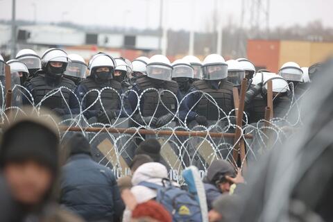 The Polish Military Attack Migrants on The Border With Belarus