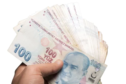 الليرة التركية تتجه نحو قاع جديد 