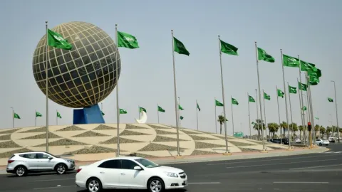السعودية.. إيقاف 250 شخصا في قضايا فساد