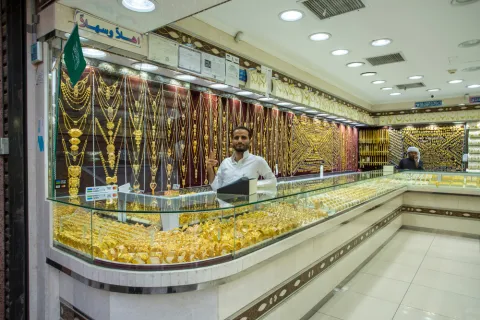 أسعار الذهب في السعودية اليوم… الاستقرار يطغى على السوق 