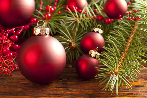 US Woman Wins Record For 1,760 Christmas Bauble Decorations
