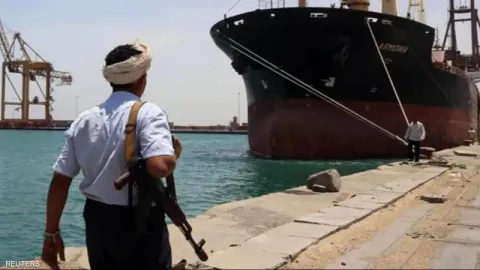 جماعه الحوثي تسطو على سفينة ترفع علم الإمارات