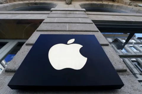Apple: أوّل شركة في العالم تتخطى قيمتها السوقيّة 3 تريليونات دولار