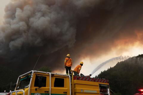 Fire in New York Bloc Tower Kills 19 People