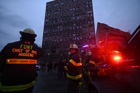 Fire in New York Bloc Tower Kills 19 People