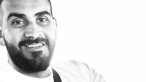 المذيع الكويتي محمد المؤمن يعلن عودته للدين الإسلامي وتركه للمسيحية