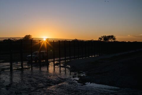 Italians React to Syrian Refugees Featured in Award-Winning Photo