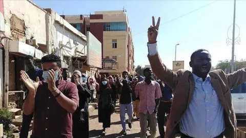 إغلاق جسور وطرق في الخرطوم.. و