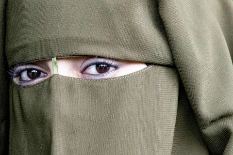 الهند: مزاد على فتيات مسلمات