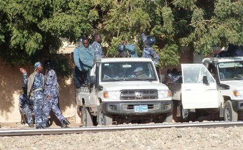 الخرطوم.. الأمن يتصدى للمتظاهرين قرب القصر الرئاسي