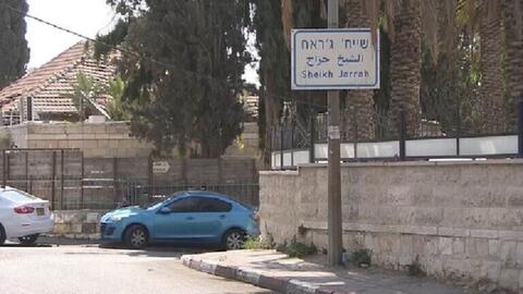 مستوطن يحاول إحراق مركبات أهالي حي الشيخ جراح بالقدس المحتلة