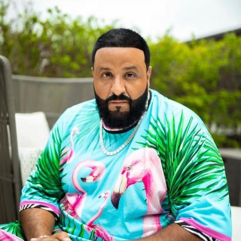 دي جي خالد يرقص على أنغام اغنية لفنانة سعودية شهيرة