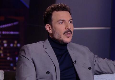 بالفيديو: بكاء باسل خياط في مقابلة تلفزيونية..هل يعتزل الفن قريبًا؟