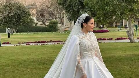 شام الذهبي وزوجها في أول صورة من شهر عسلها
