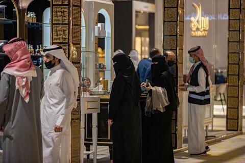 Saudi Makes Largest Stamp, Breaks  World Record 