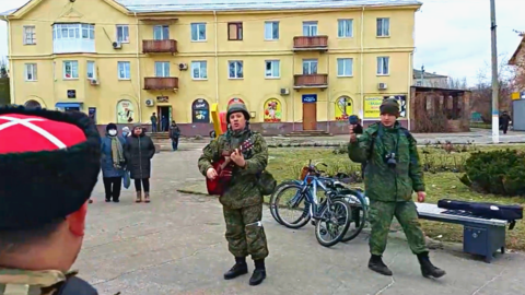 Russian or Ukrainian? Video of Singing Soldier Triggers Debate