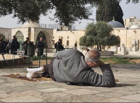 قوات الاحتلال تقتحم المسجد الاقصى وتعتدي على المعتكفين