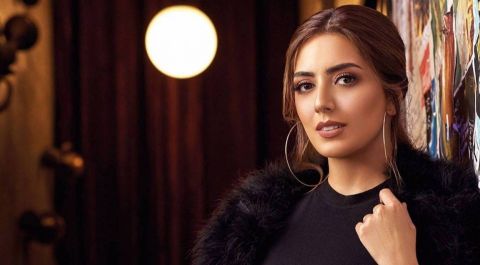 هيا عبدالسلام تشبِّه الفنانات بالكائنات الفضائية.. وأفضل دور لهن أفلام الرعب!
