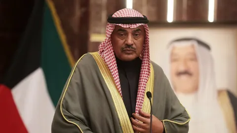 امير الكويت يقبل استقالة حكومة البلاد