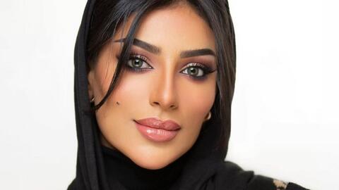 أمل الأنصاري تنفي اعتزال شقيقتها فاطمة الأنصاري.. 