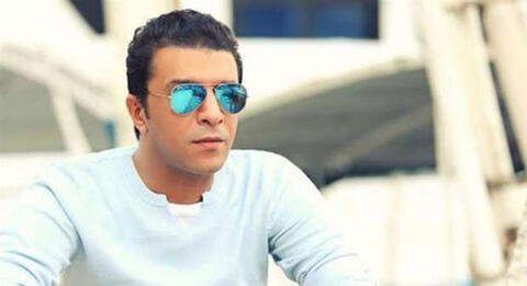 مصطفى كامل يغادر المستشفى بعد تعرّضه لوعكة صحية مفاجئة.. صورة