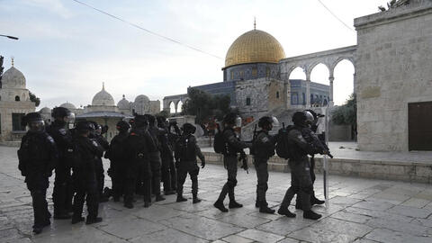 1800 مستوطن يقتحمون 