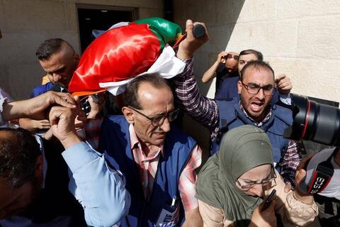 تحديث مستمر: شهود عيان يروون اللحظات الاخيرة قبل استشهاد شيرين ابو عاقلة