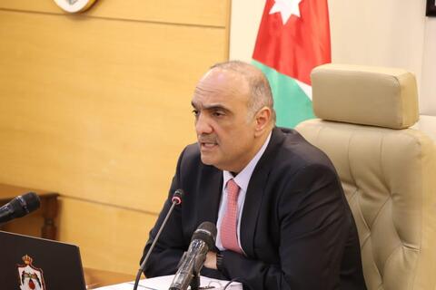 رئيس الوزراء الأردني بعد تسرّب غاز سام: الوضع بالعقبة تحت السيطرة