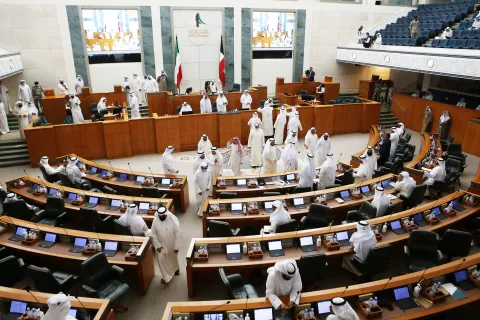 الكويت: حل مجلس الأمة والدعوة لانتخابات عامة