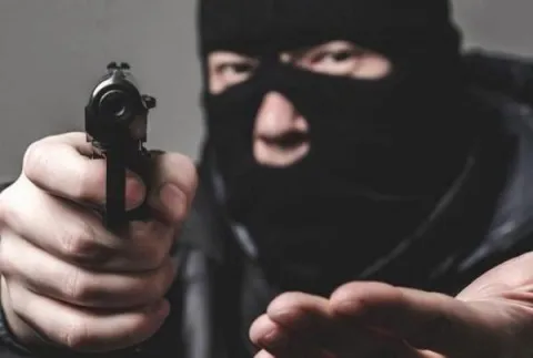 الأردن.. سلب محل صرافة بسلاح بلاستيكي