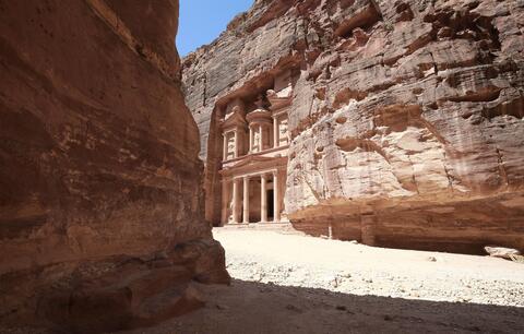 The Snake Monument in Petra Offer Clues to The Past 