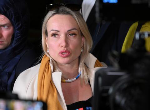 Russian Journalist Protesting Ukraine's Invasion is Detained