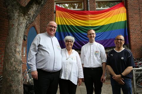 'Love is Halal': Berlin Mosque Becomes the First to Raise LGBTQ+ Flag