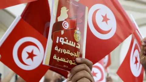 تونس: أغلبية ساحقة توافق على الدستور الجديد
