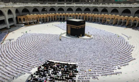 الملك سلمان يستضيف 60 حاجا من ذوي وضحايا الهجوم الإرهابي في نيوزيلاندا