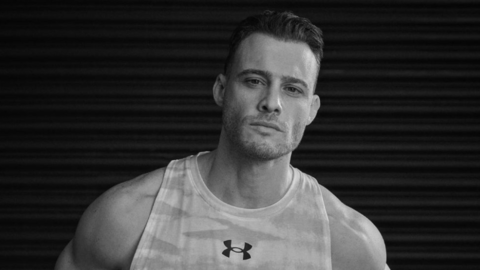 Kerem Bürsen Shows Off His Chest Muscles in New Shirtless Snap