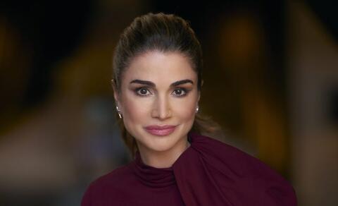 في ذكرى زواجها الـ31.. تفاصيل فستان زفاف الملكة رانيا 