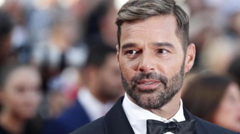 حبيب ريكي مارتن الجديد يرفع دعوى عنف منزلي ضده.. إليك التفاصيل