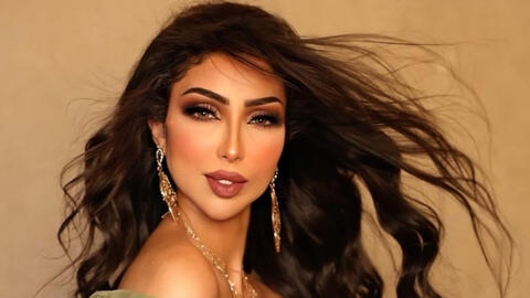 شاب يرمي النقود على دنيا بطمة..