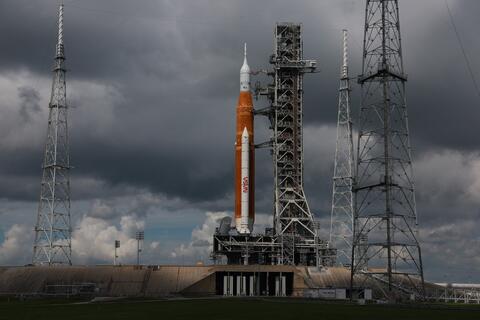 NASA Attempts  to Land on The Moon Again 