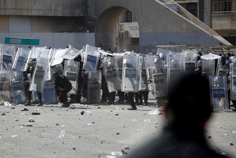 شاهد.. طرد الحلبوسي من مجلس عزاء حريق عرس الحمدانية