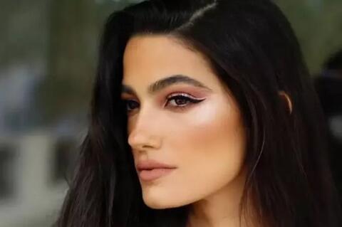 تارا عماد في أحدث إطلالاتها: (الأسود يليق بك)