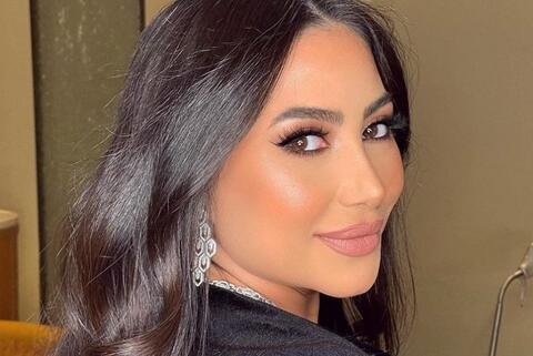 بوسي ترد على الشائعات بصور رومانسية تجمعها بزوجها