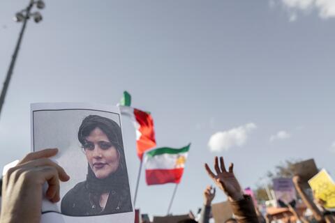 CPJ: Iran Arrests 35 Journalists Amid Violent Protests